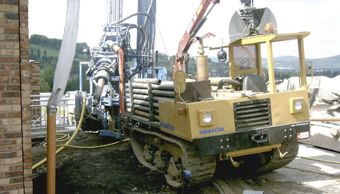 2005 - Erster Dumpereinsatz mit 4 Achser für geothermische Bohrungen